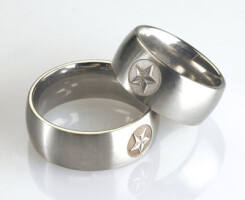 Edelstahlring mit Lasergravur - STAR 1 -